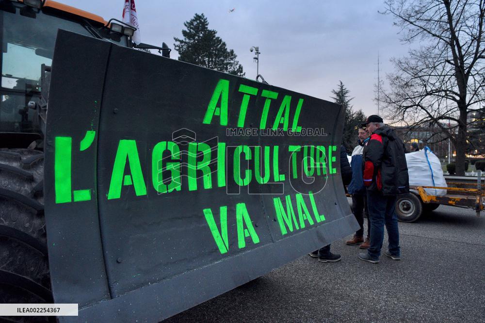 Farmers Block A35 Motorway - Strasbourg