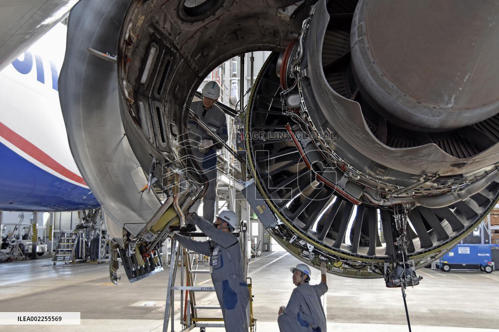 Boeing 747 cargo jet maintenance