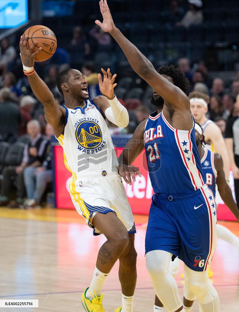 (SP)U.S.-SAN FRANCISCO-BASKETBALL-NBA-76ERS VS WARRIORS