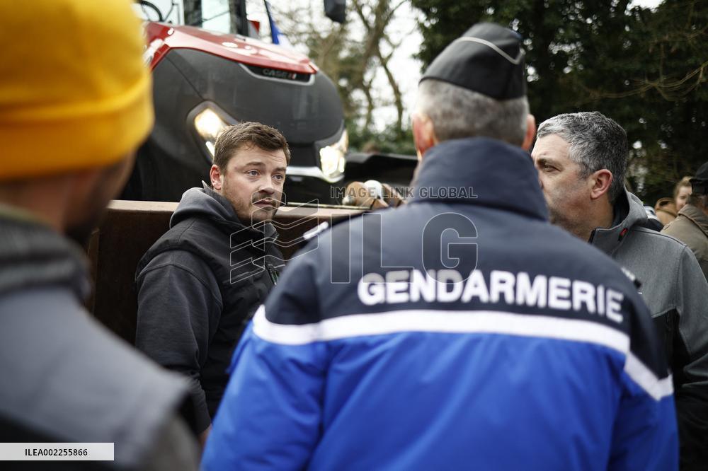 Coordination Rurale Union's Convoy Heads To Paris