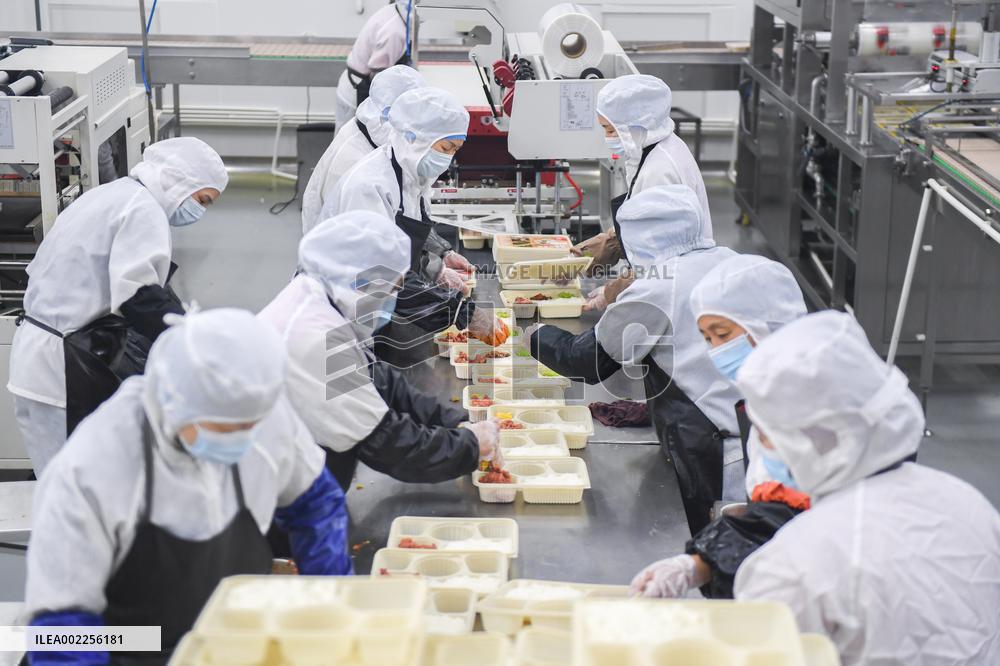 CHINA-HUBEI-WUHAN-HIGH-SPEED TRAINS-BOXED MEALS-PRODUCTION (CN)