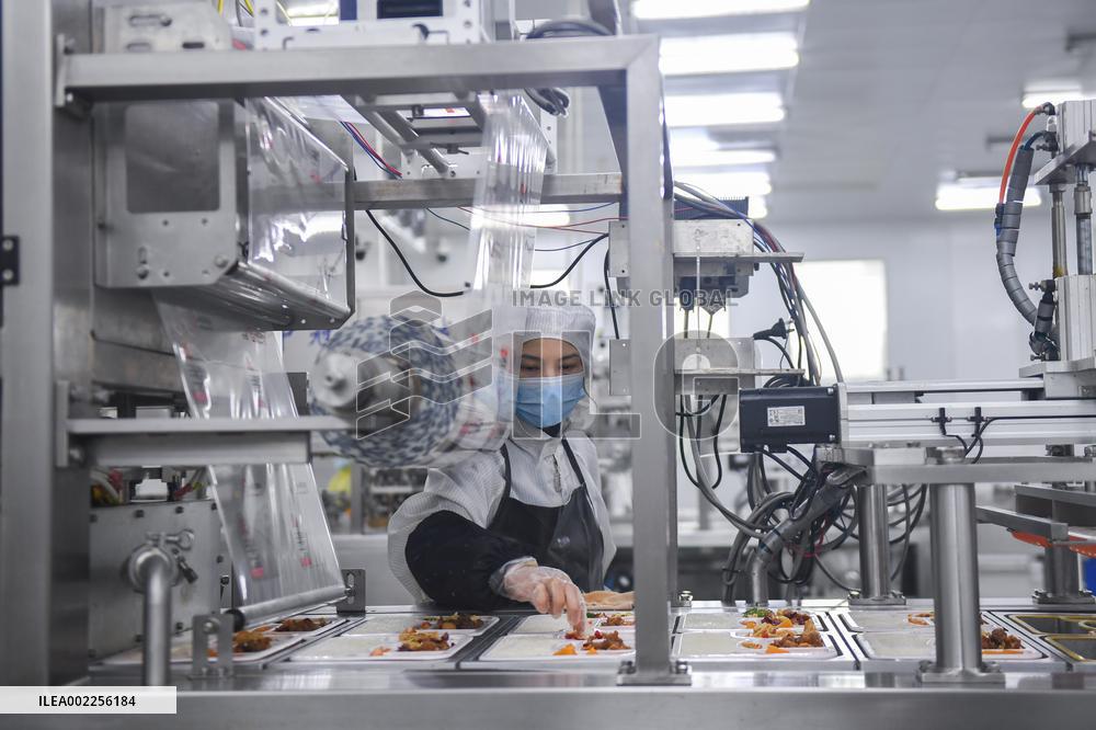 CHINA-HUBEI-WUHAN-HIGH-SPEED TRAINS-BOXED MEALS-PRODUCTION (CN)