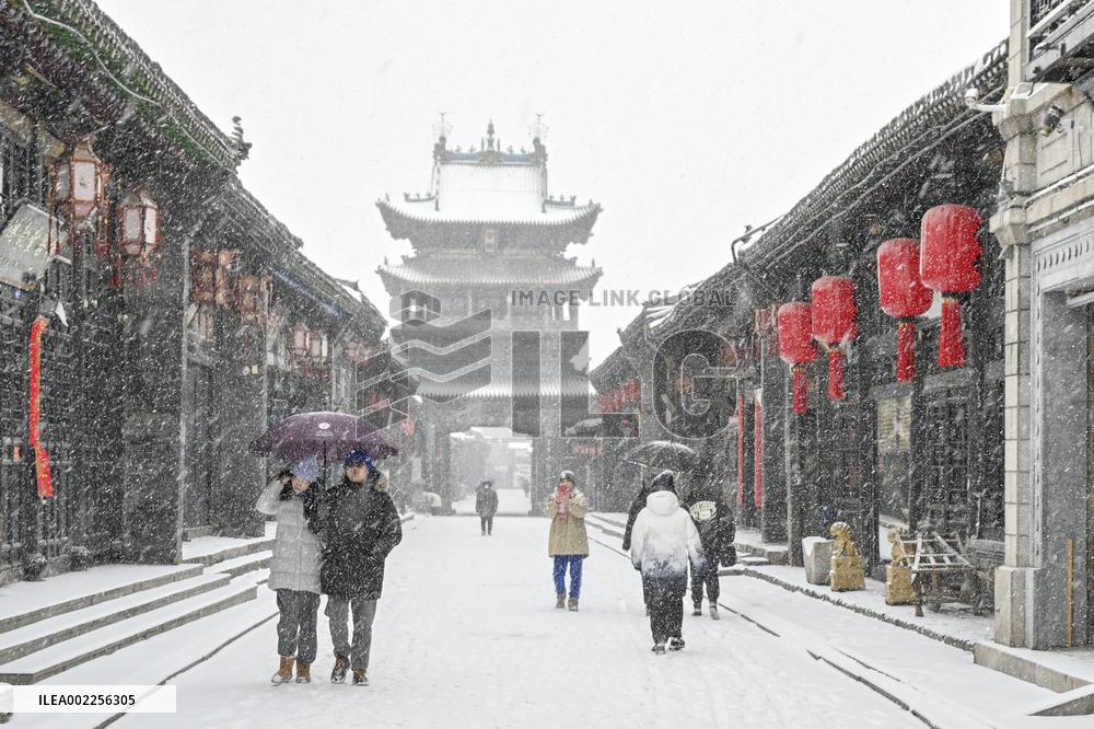 Xinhua Headlines: Essential travel guide to Chinese New Year for foreigners