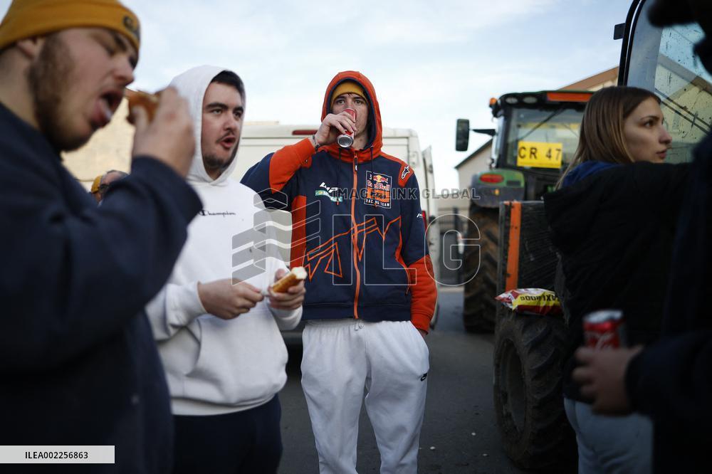 Coordination Rurale Union's Convoy Heads To Paris