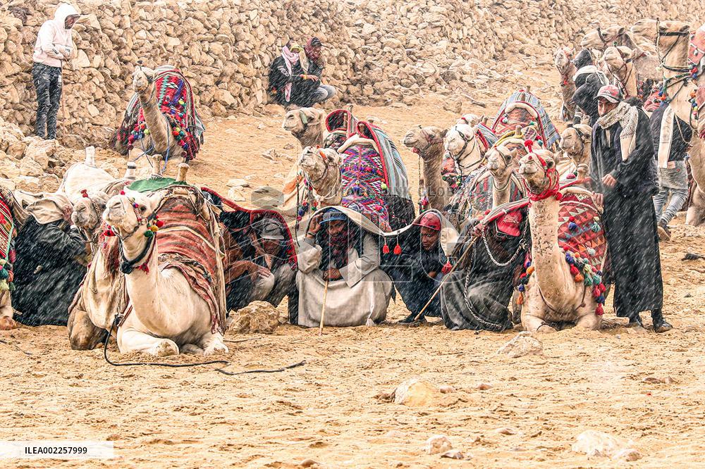 EGYPT-GIZA-RAIN