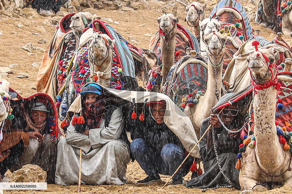EGYPT-GIZA-RAIN