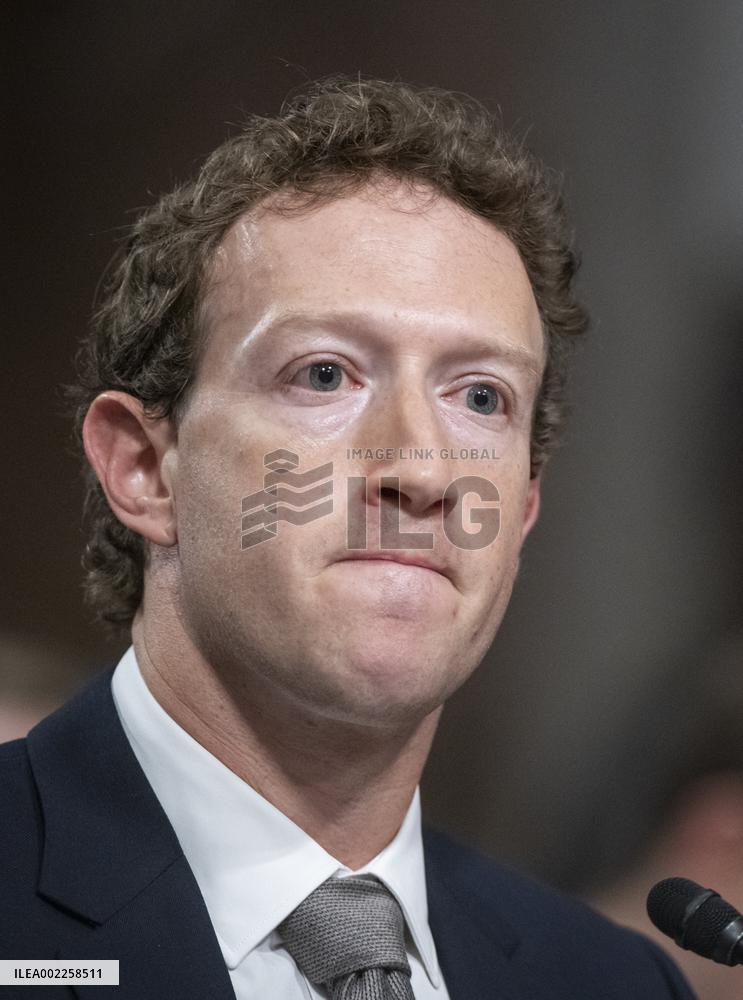 Meta Boss Zuckerberg Apologises To Families - Washington