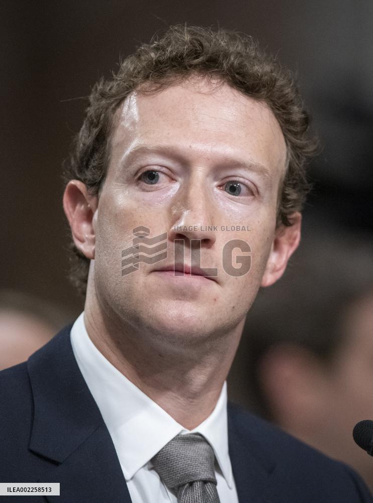 Meta Boss Zuckerberg Apologises To Families - Washington