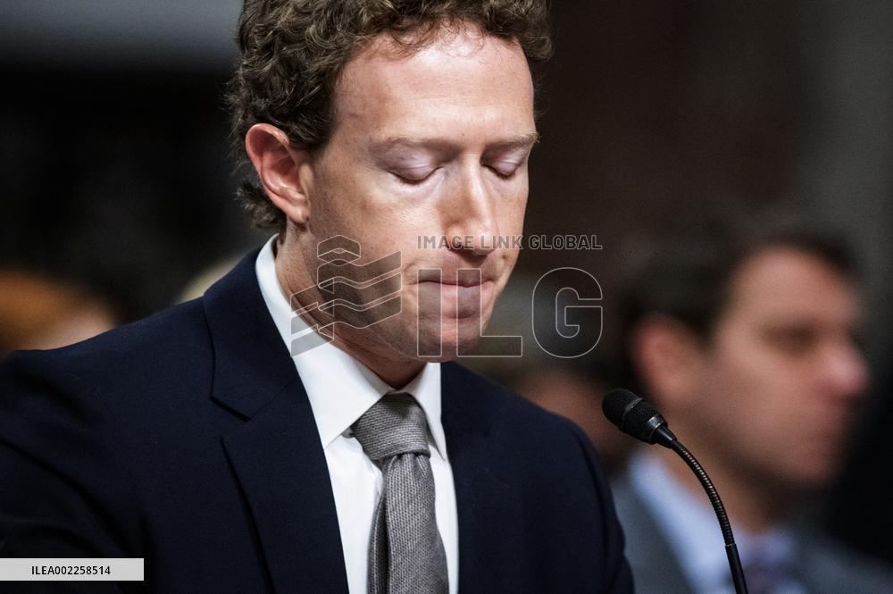 Meta Boss Zuckerberg Apologises To Families - Washington