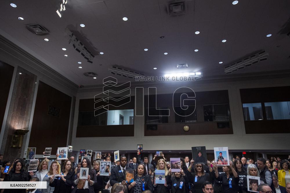 Meta Boss Zuckerberg Apologises To Families - Washington