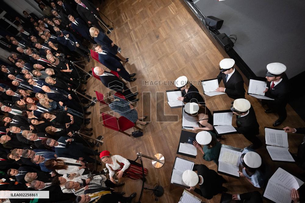 French Presidential Couple Hosts A Reception For Royals - Sweden