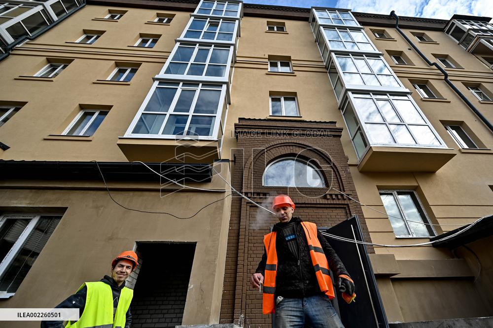 Restoring apartment block in Zaporizhzhia