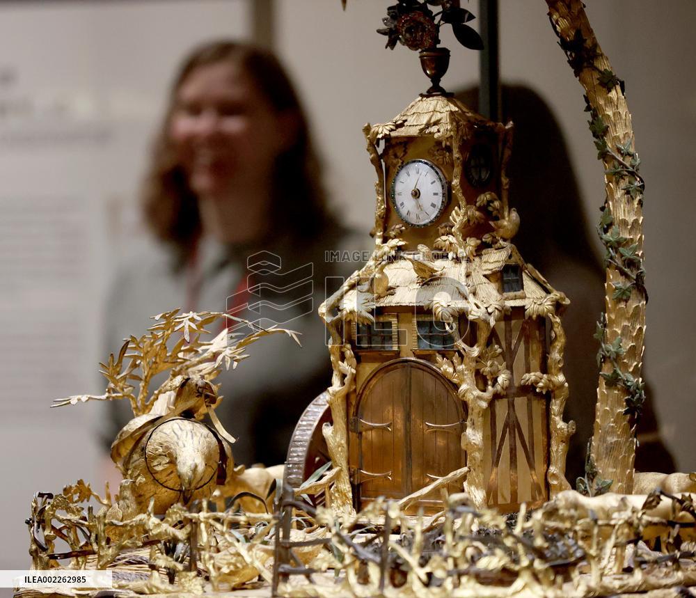 BRITAIN-LONDON-CHINA-CLOCKS-EXHIBITION