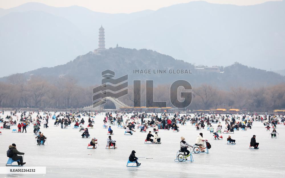 (SP)CHINA-BEIJING-SUMMER PALACE-WINTER FUN (CN)