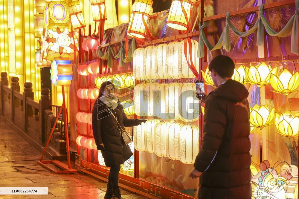 Visitors View Lanterns at Bailuzhou Park in Nanjing