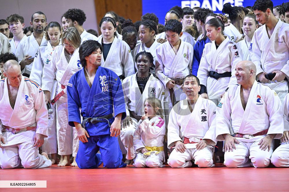 Shohei Ono At The Institut Du Judo - Paris