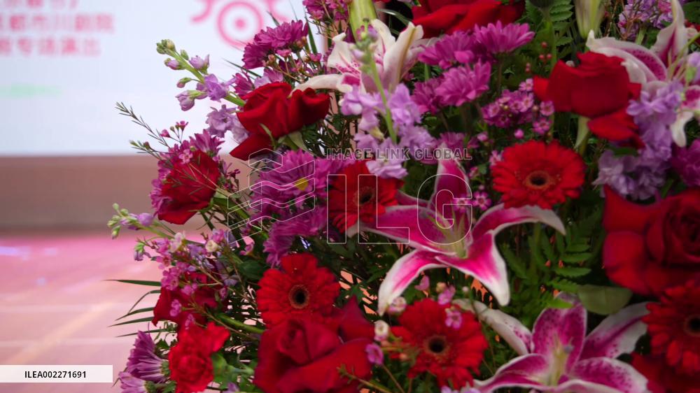 Sichuan Opera show applauded in Houston, U.S.