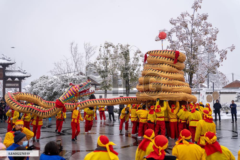 Dragon Lantern Performance in Hefei
