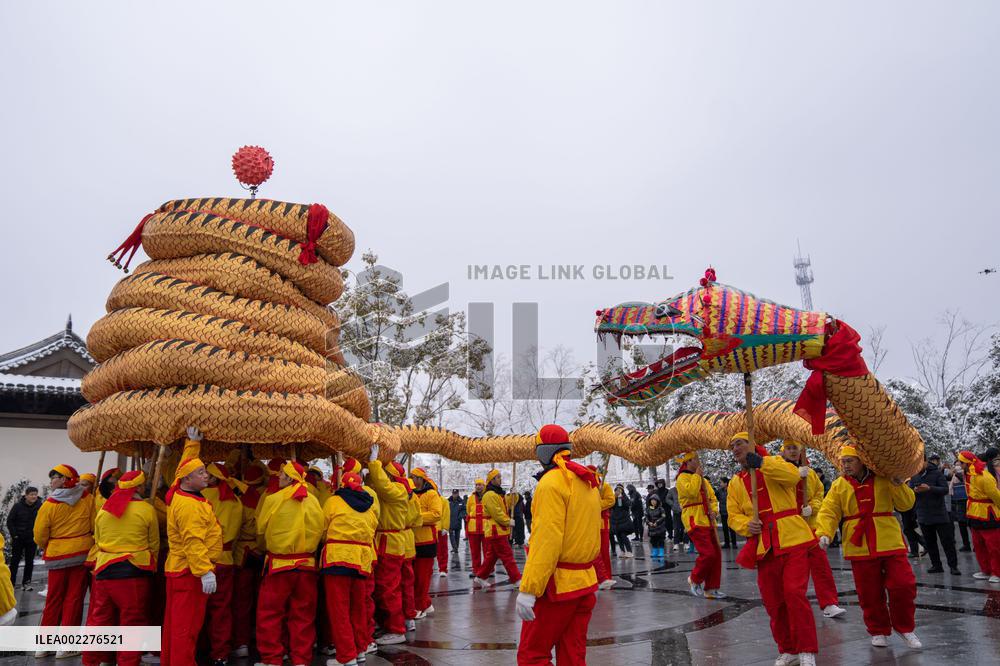 Dragon Lantern Performance in Hefei