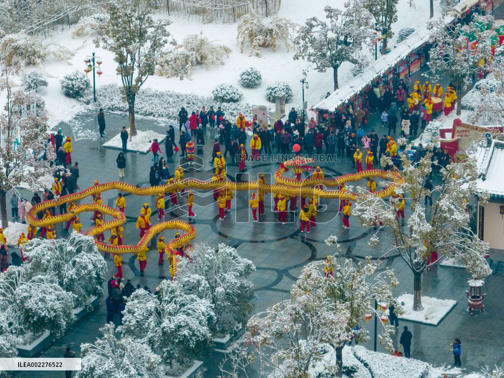 Dragon Lantern Performance in Hefei