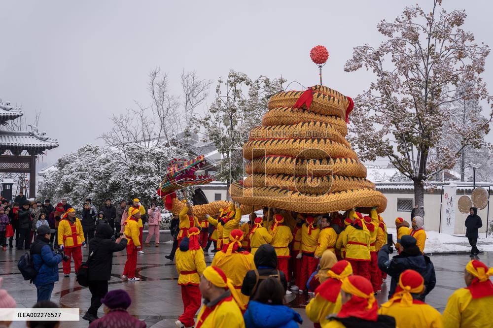 Dragon Lantern Performance in Hefei
