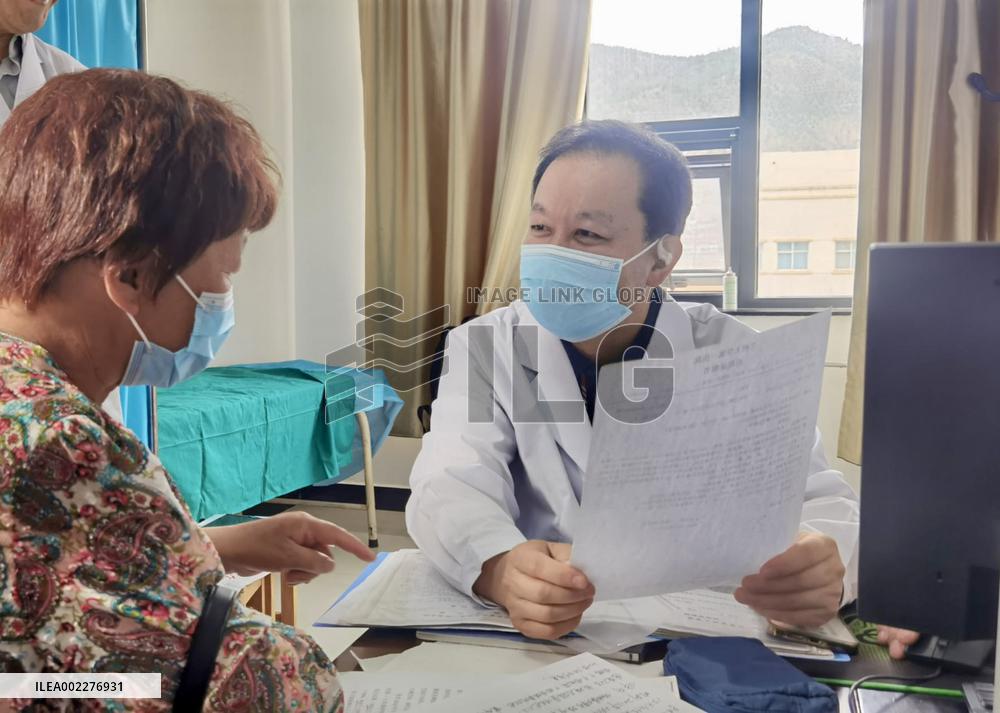 CHINA-SHANGHAI-CANCER DOCTOR (CN)