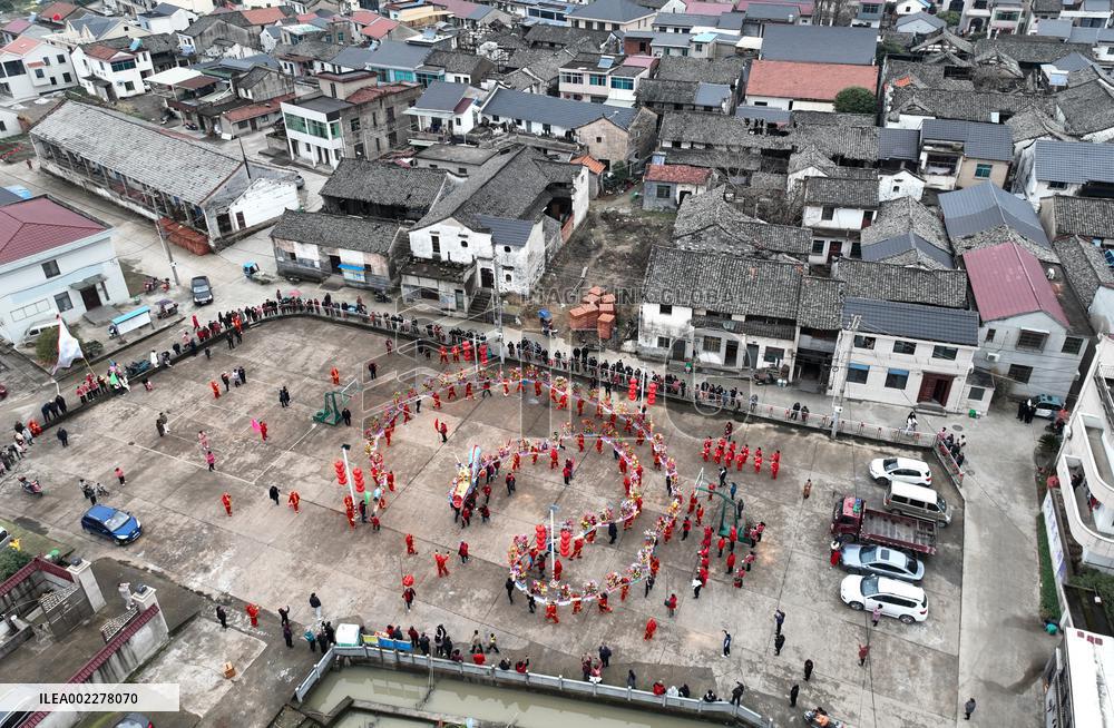 (ZhejiangPictorial)CHINA-ZHEJIANG-ZHUJI-LANTERN DRAGON DANCE (CN)