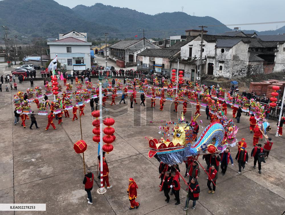 (ZhejiangPictorial)CHINA-ZHEJIANG-ZHUJI-LANTERN DRAGON DANCE (CN)