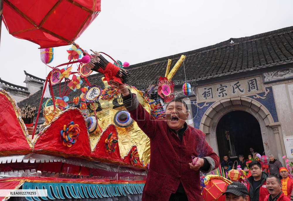 (ZhejiangPictorial)CHINA-ZHEJIANG-ZHUJI-LANTERN DRAGON DANCE (CN)