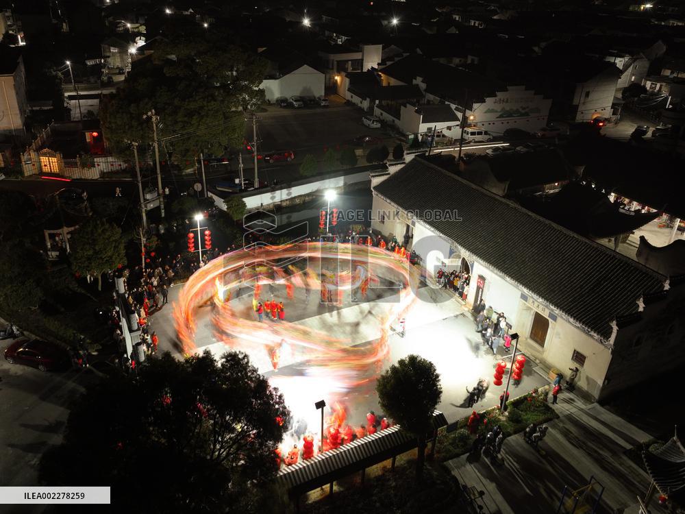 (ZhejiangPictorial)CHINA-ZHEJIANG-ZHUJI-LANTERN DRAGON DANCE (CN)