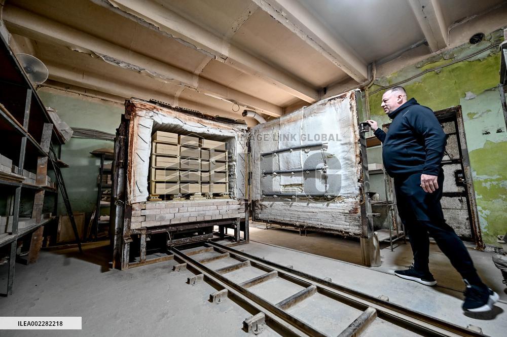 Tile production using 89-year-old technology launched in Zaporizhzhia