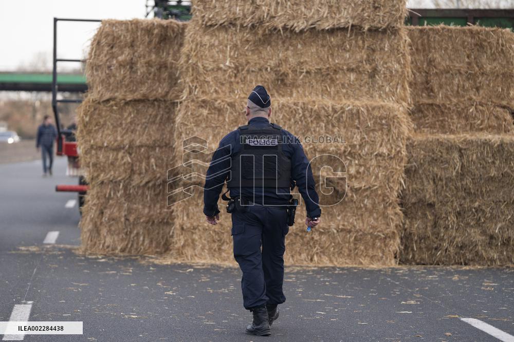 French Farmers Siege of Paris