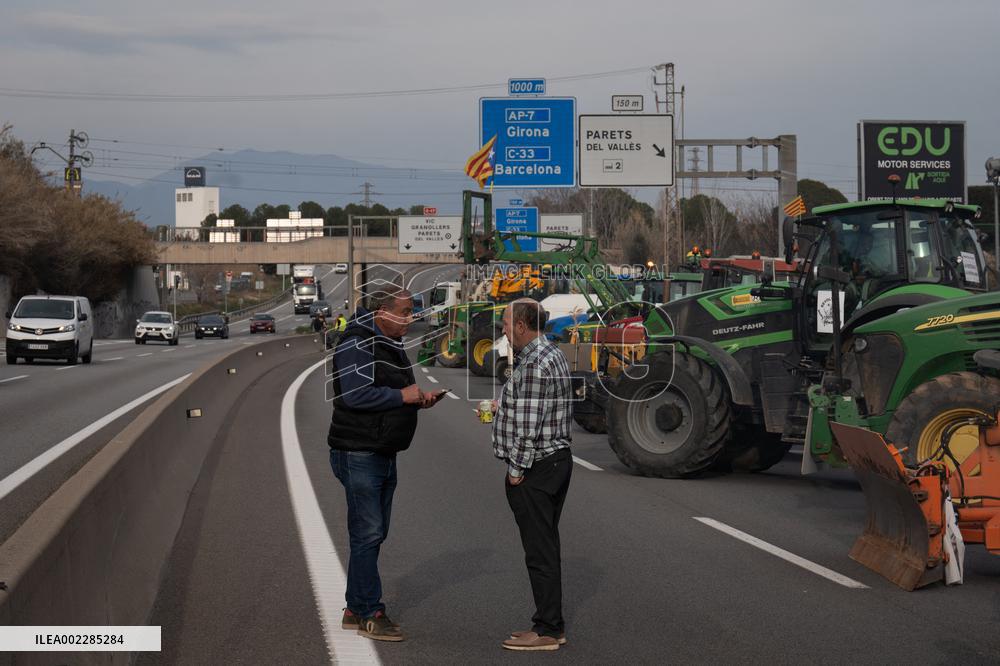 Farmers Join Wave Of Protests - Spain
