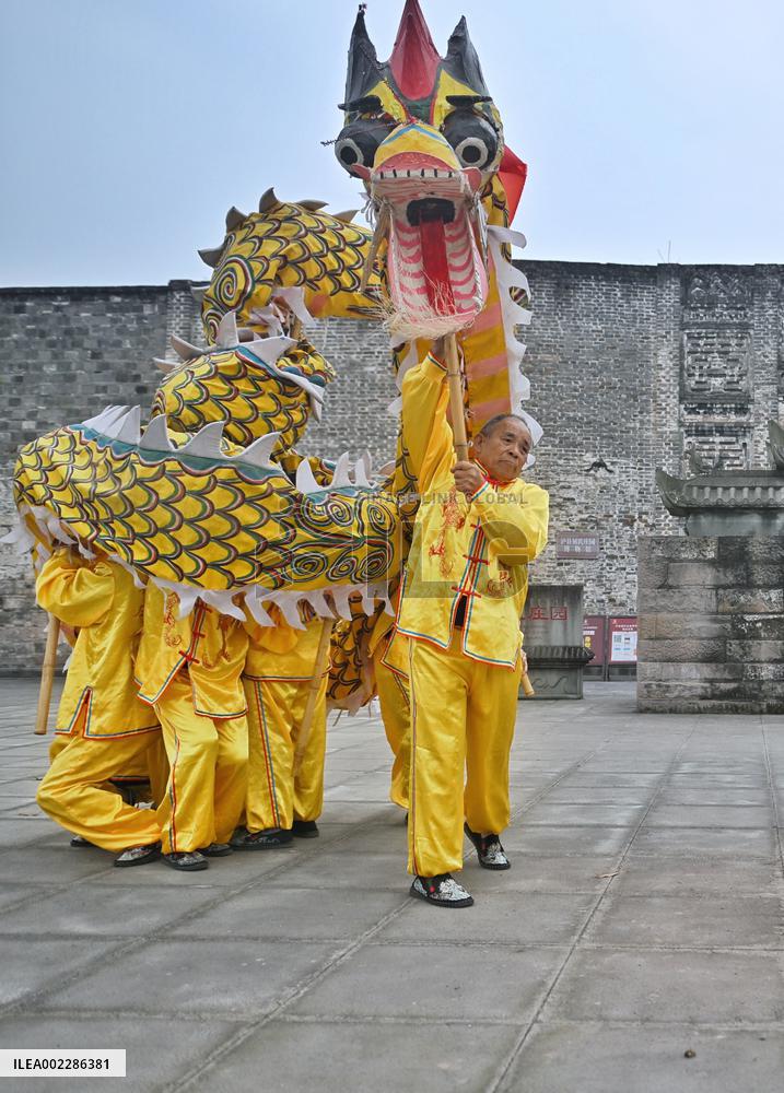 (MASTER OF CRAFTS)CHINA-SICHUAN-LUZHOU-YUTAN DRAGON DANCE-INHERITOR (CN)