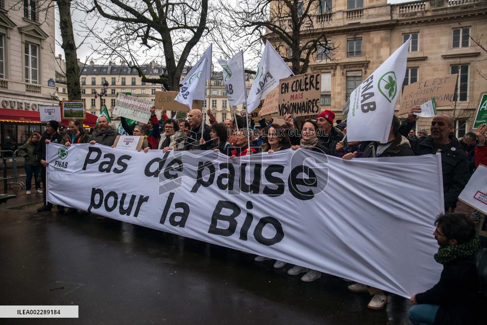Rally Of Organic Farmers In Front Of The National Assembly - Paris