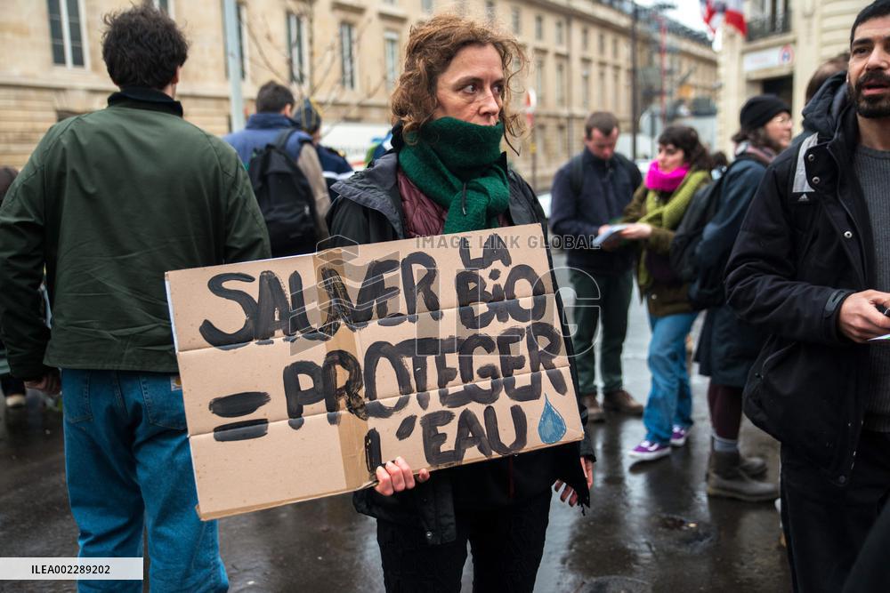 Rally Of Organic Farmers In Front Of The National Assembly - Paris