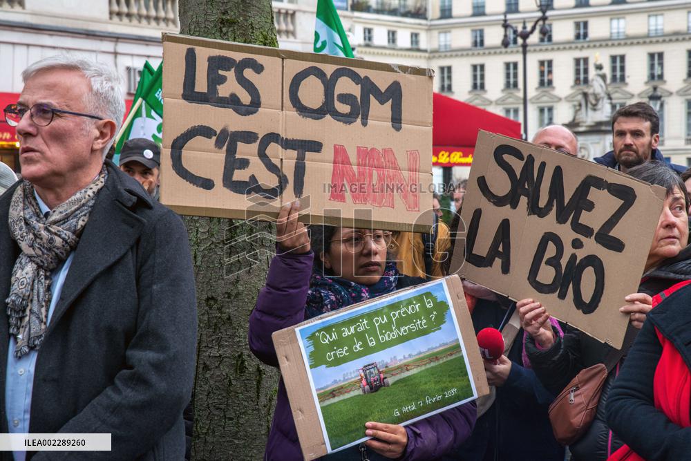 Rally Of Organic Farmers In Front Of The National Assembly - Paris