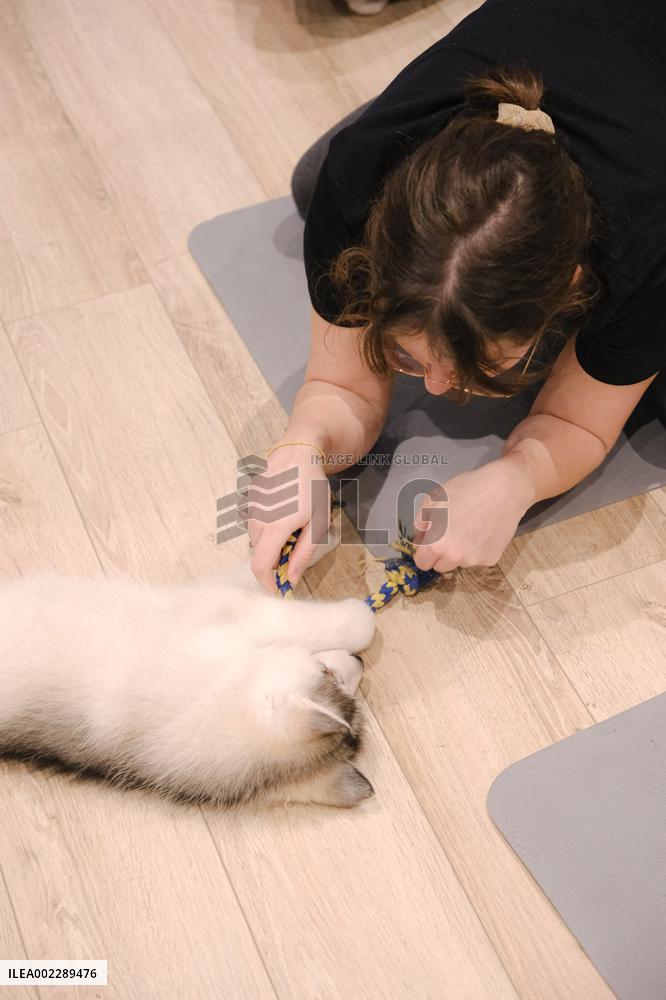 Puppy Yoga Paris classes - Boulogne Billancourt