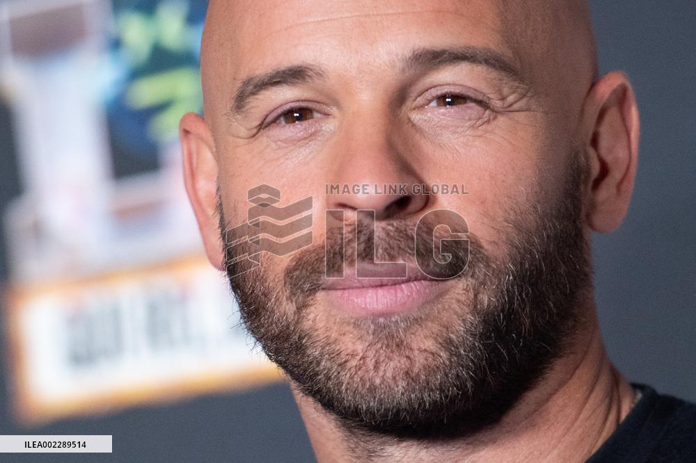 LOL Season 4 Premiere