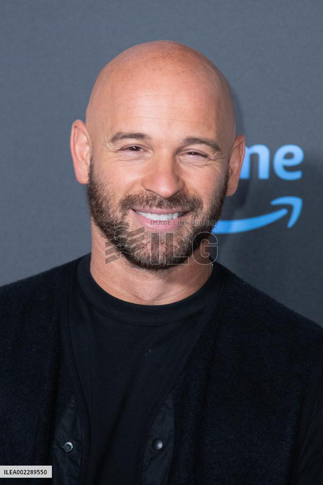 LOL Season 4 Premiere