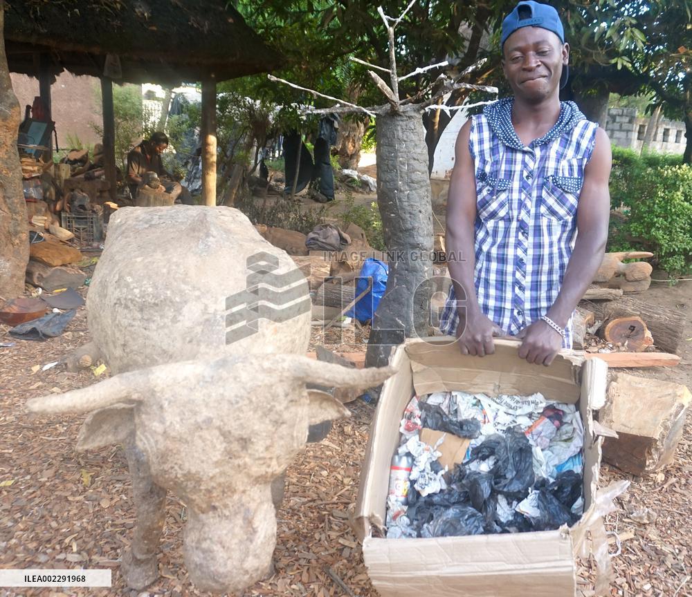 ZAMBIA-LUSAKA-HANDICRAFT MAKERS-SUSTAINABLE MAKING METHODS