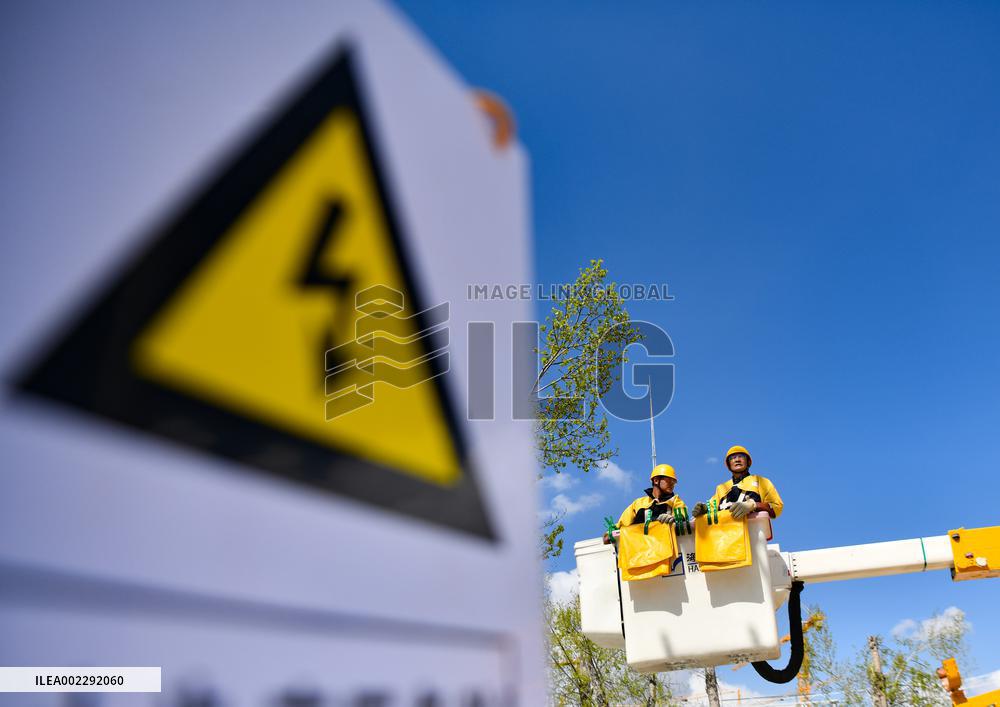 (InTibet) CHINA-TIBET-LHASA-POWER SUPPLY-MAINTENANCE