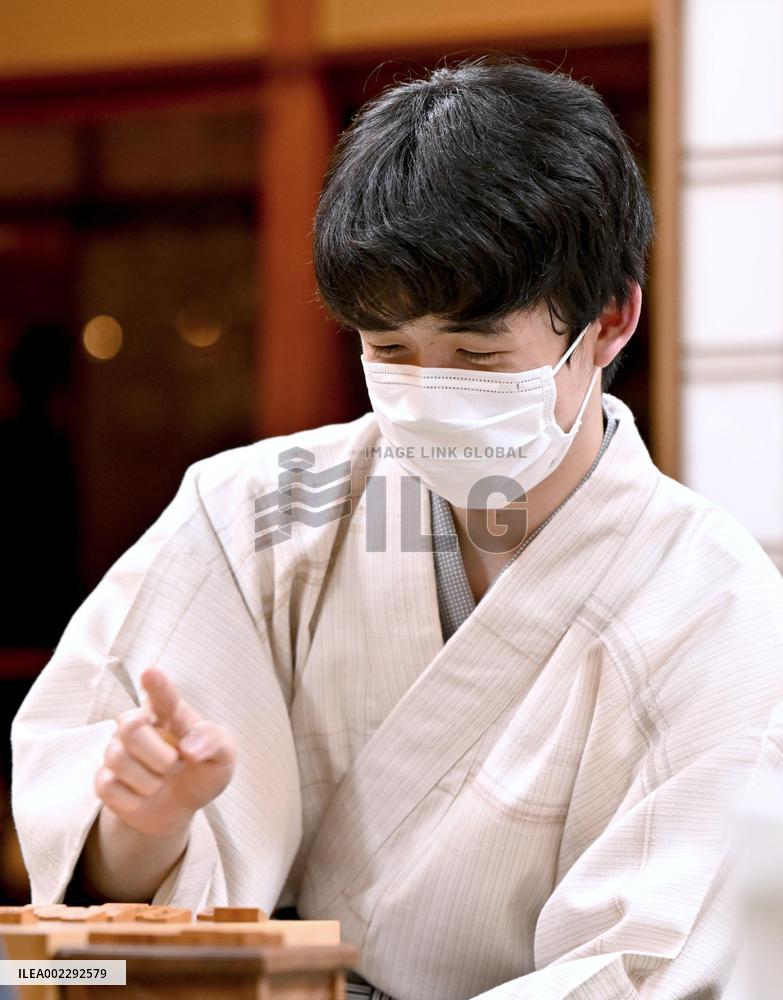 Fujii wins Game 2 of shogi Meijin series