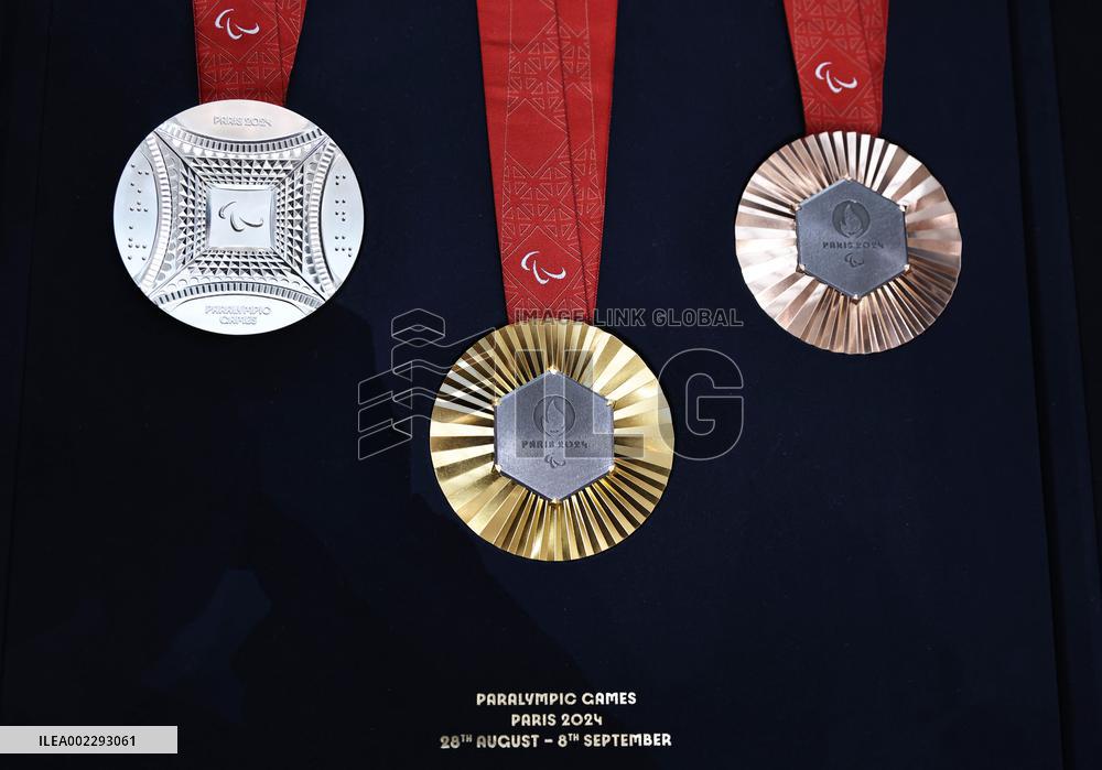 (SP)FRANCE-SAINT-DENIS-OLYMPICS-MEDALS