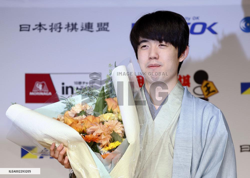 Fujii defends Osho title