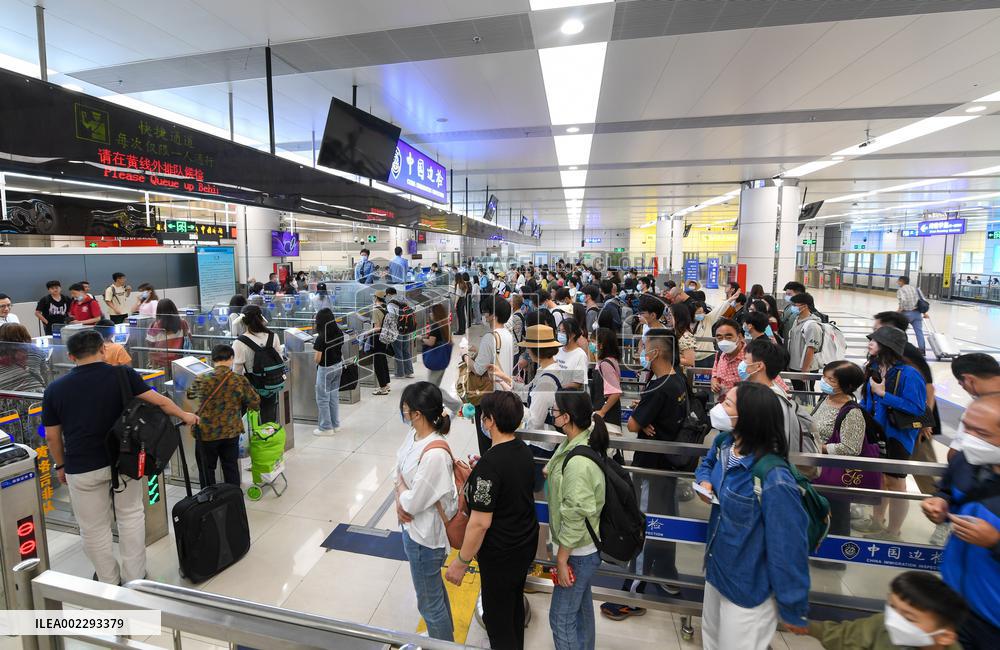 CHINA-GUANGDONG-SHENZHEN-LABOR DAY-TRAVEL RUSH (CN)