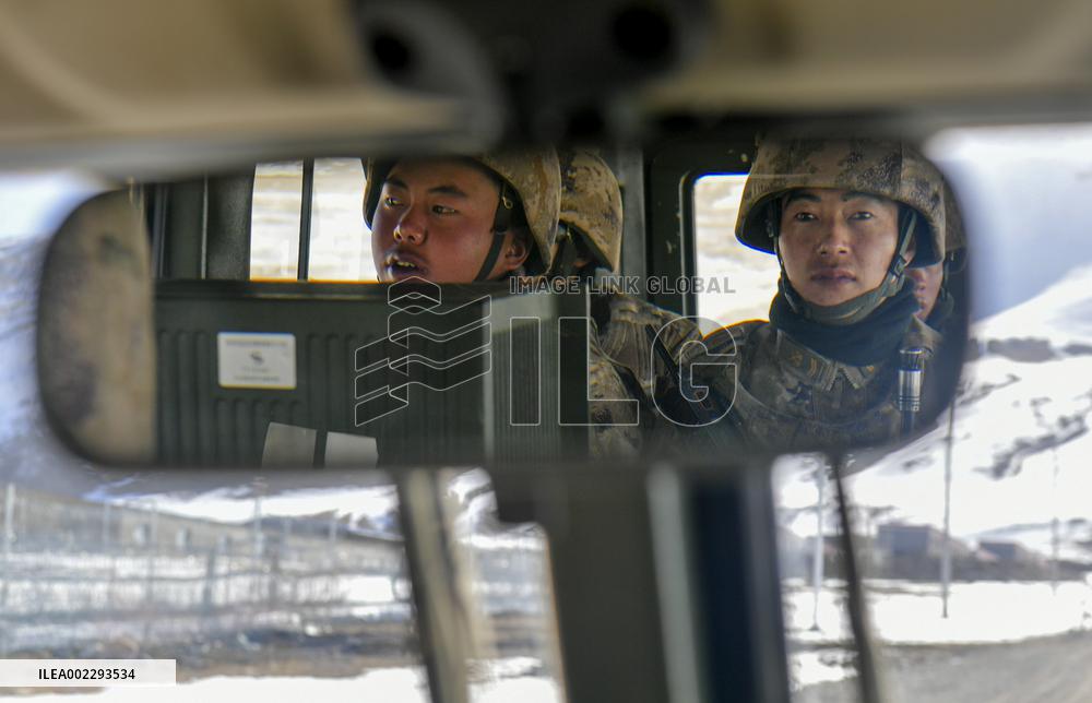 CHINA-XINJIANG-KHUNJERAB-SOLDIERS (CN)