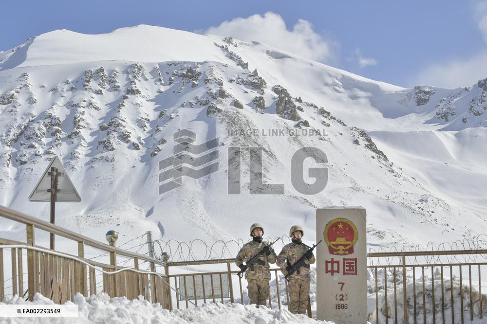 CHINA-XINJIANG-KHUNJERAB-SOLDIERS (CN)