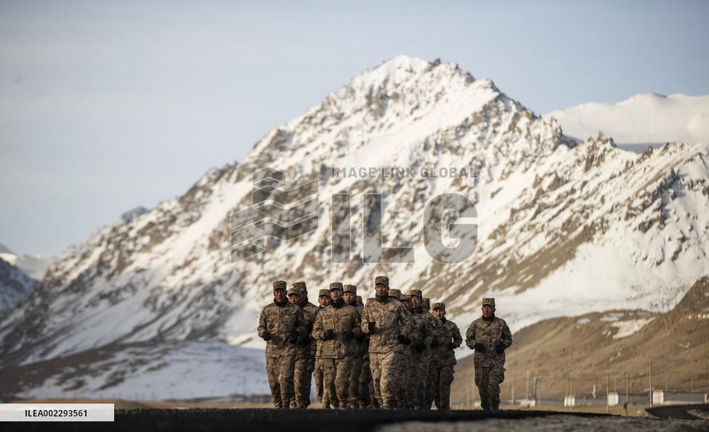 CHINA-XINJIANG-KHUNJERAB-SOLDIERS (CN)