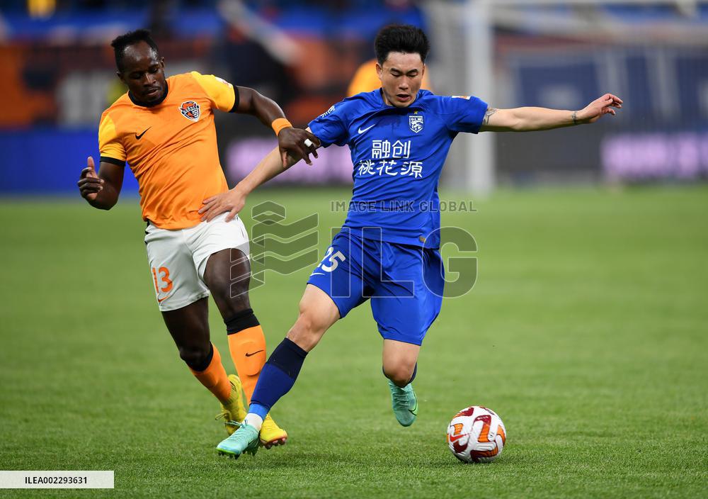(SP)CHINA-HANGZHOU-FOOTBALL-CSL-WUHAN VS QINGDAO(CN)